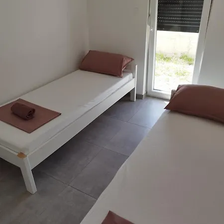 Apartment Klavedara *