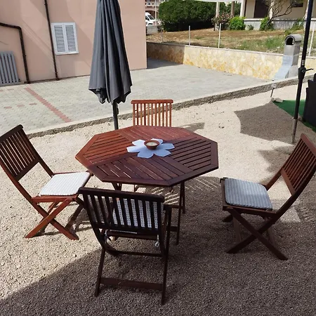 Apartment Klavedara